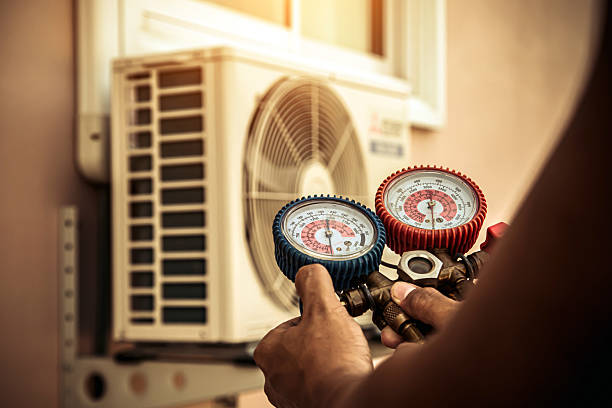 Professional Hvac technician working in Mehama, OR